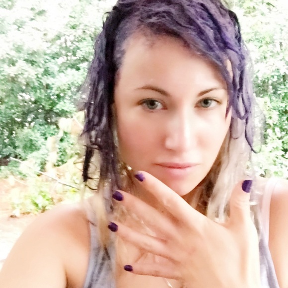 Meet your Posher, Carrie - Picture 7 of 8